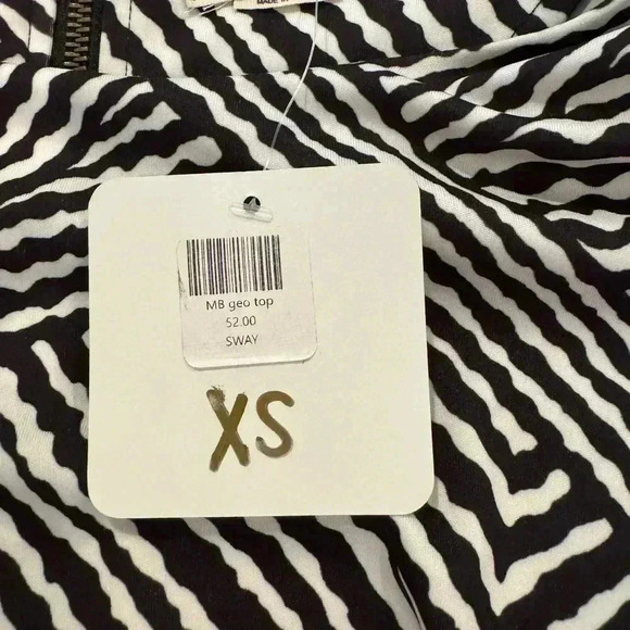 Matching skirt and top set - Picture 3 of 8